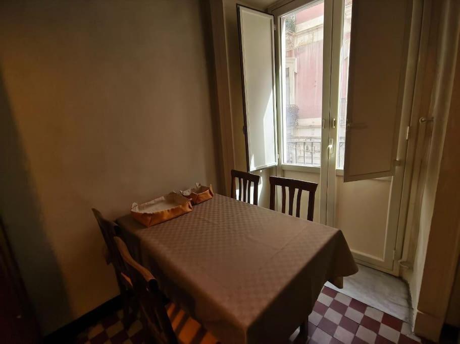 Retroetnea - Appartamento In Centro Storico - Con Camere Comunicanti CTA Exterior foto